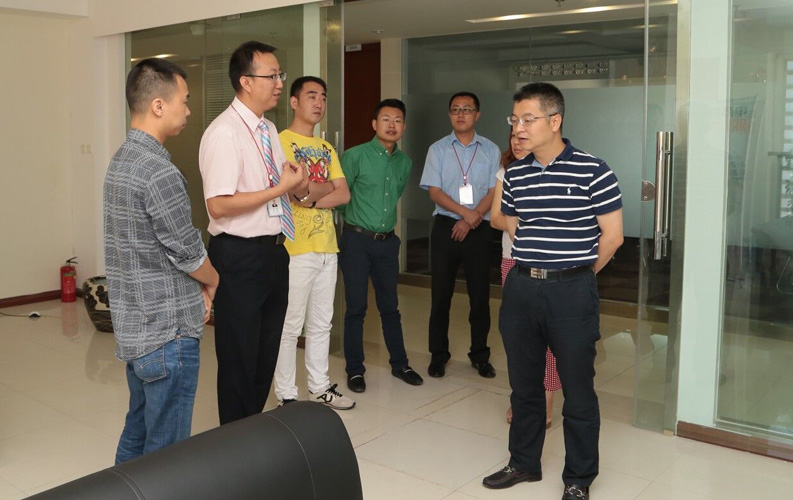 重庆市渝北区人民政府相关领导莅临云南绿茵体育集团考察，双方将于近日签订投资合同，绿茵体育集团将在重庆投资设立控股子公司-重庆绿茵体育网络信息技术有限公司，并建立200人规模的专业技术研发基地，此后将大大增强绿茵体育技术研发实力和公司综合优势